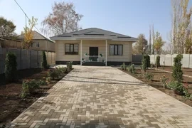 Глава ГКНБ КР вручил жителю Чуйской области трехкомнатный дом