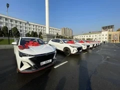 Муниципальным управлениям Оша передали служебные автомобили