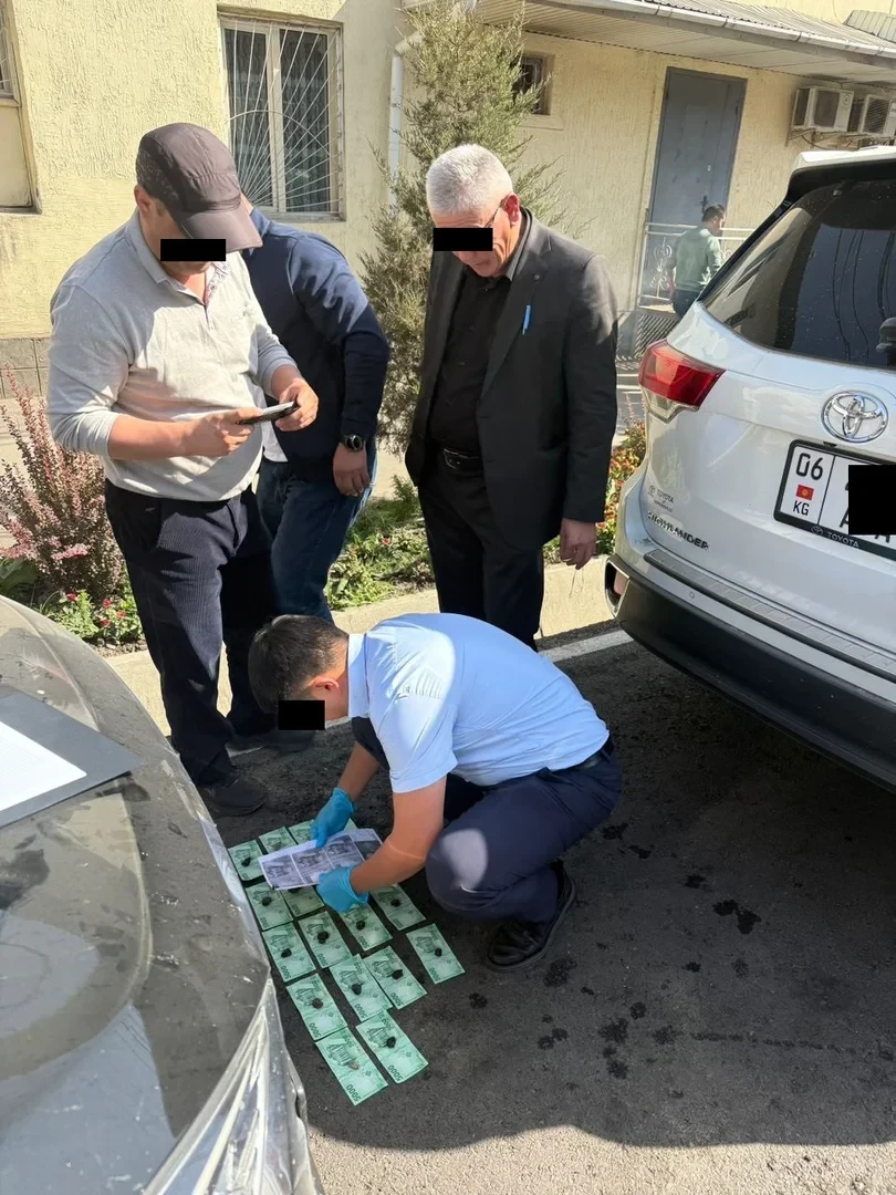 В Ошской области адвокат задержан при попытке получить деньги за «помощь» в суде