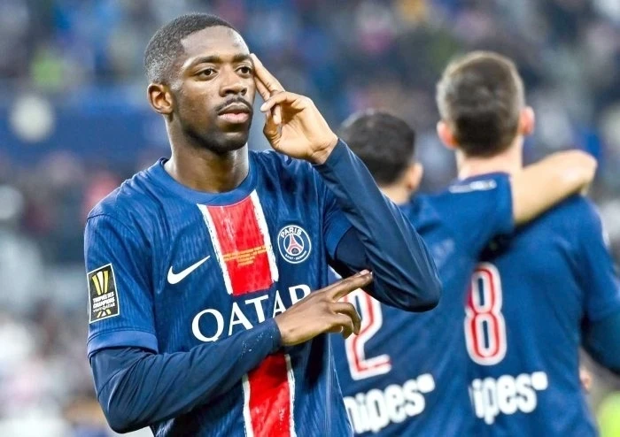 Дембеле требует повышения зарплаты после "Золотого мяча"