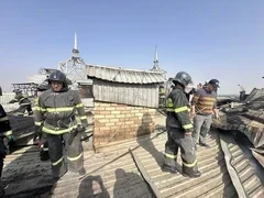 МЧС создало комиссию для расследования пожара в многоэтажном доме в Ошe