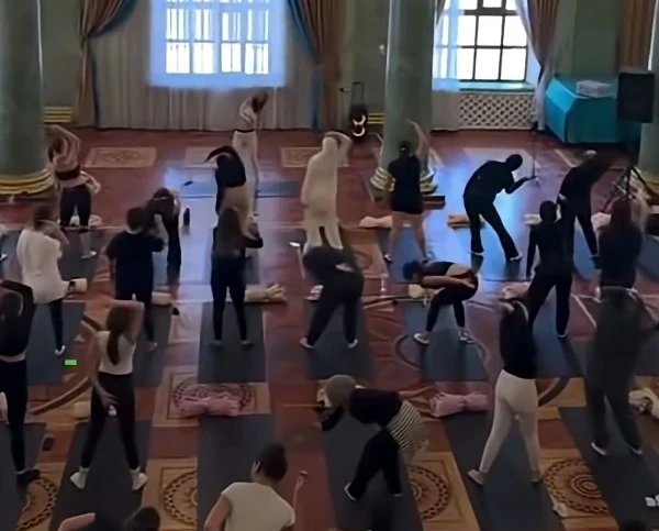 Занятия пилатесом в зале театра оперы и балета: Минкультуры проводит проверку