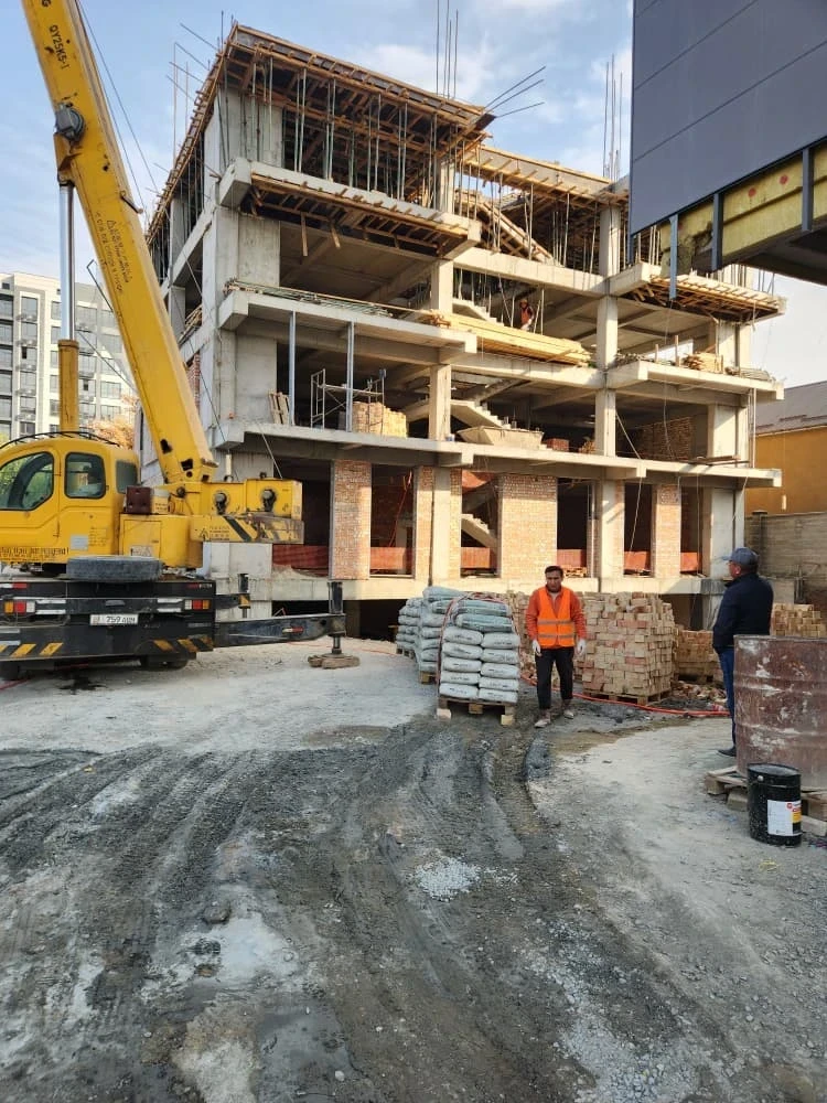 В Бишкеке приостановили строительство многоэтажки после жалобы горожан