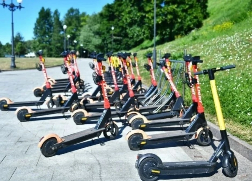 Горожане предлагают ввести номера для самокатов и скутеров