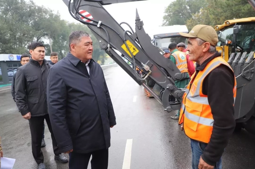 Камчыбек Ташиев вручил спецтехнику г.Токмок