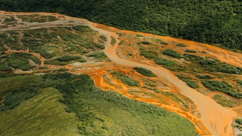 Реки Аляски стали оранжевыми и ядовитыми из-за таяния вечной мерзлоты