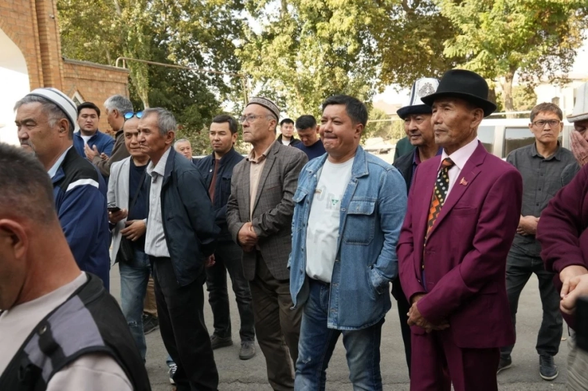 В Оше открылась международная выставка "Сулейман - 4 времени года"