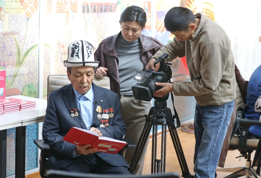 Кыргызская история под новым углом: вышла книга “Суяб -Ордокент -Кашгар, Баласагын”