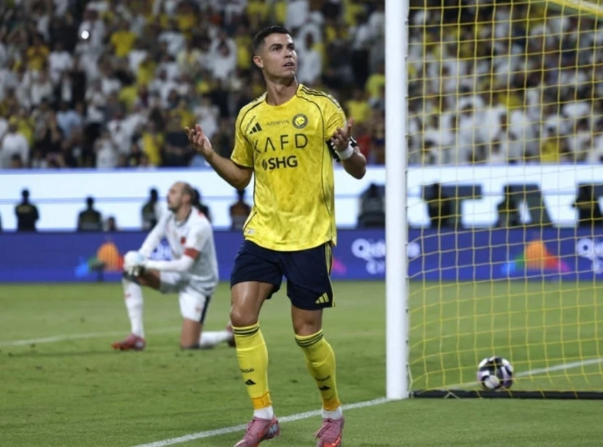 Криштиану Роналду стал первым футболистом-миллиардером