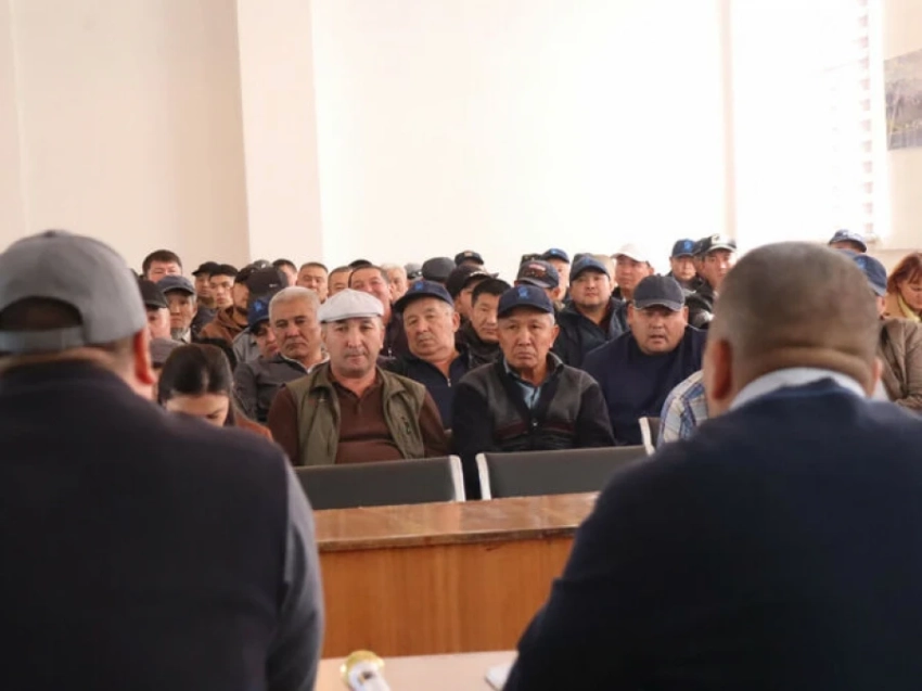 От водителей автобусов в Бишкеке потребовали вежливости и соблюдения ПДД