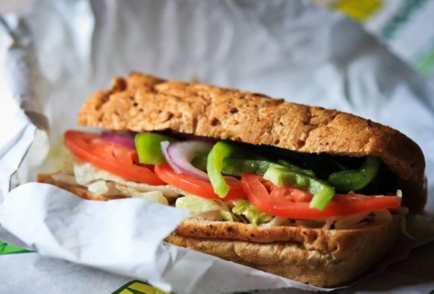 В Оше шесть школьниц попали в больницу, пообедав сэндвичами и чалапом