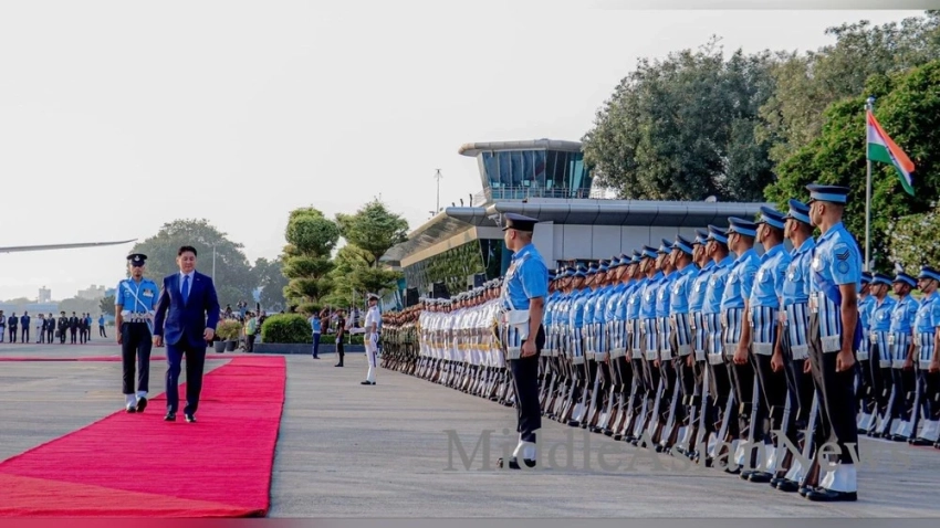 Президент Монголии прибыл в Дели. Почетный караул выстраивается вдоль красной ковровой дорожки. Видео