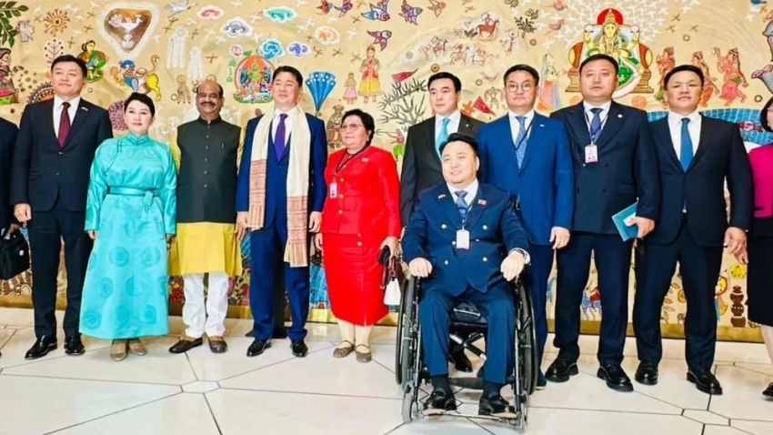 Спикер парламента Индии принял президента Монголии в здании парламента