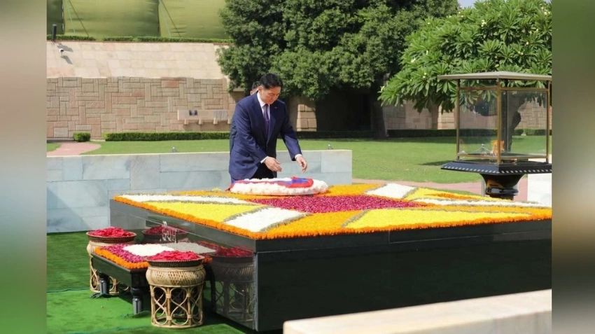 Президент Хурэлсух Ухнаа возложил венок к месту кремации Махатмы Ганди