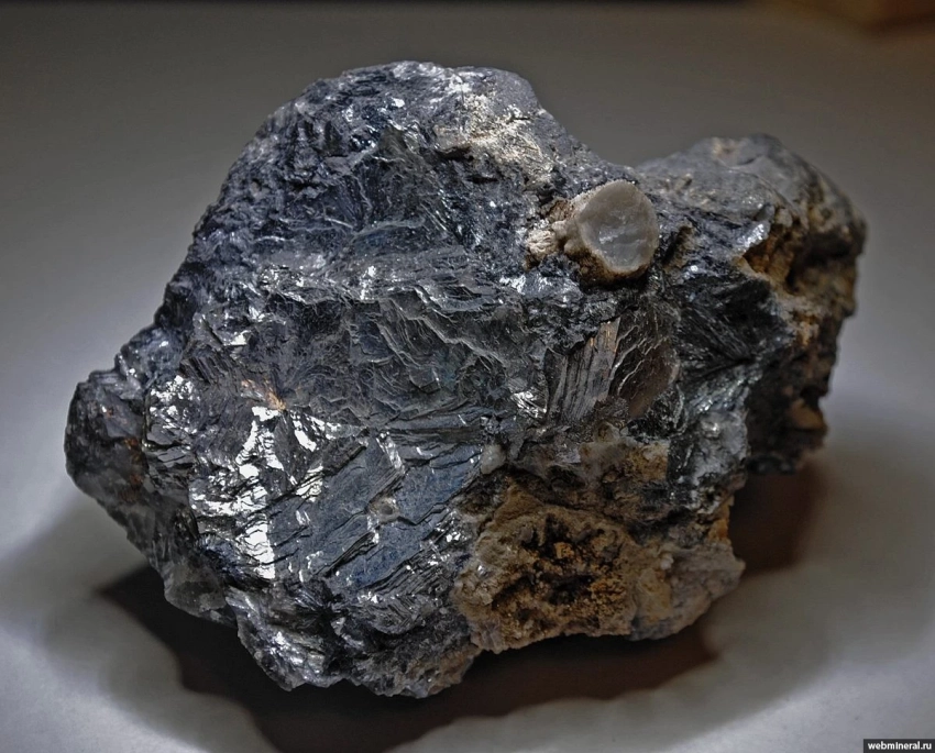 В Таджикистане добывают примерно четверть всей сурьмы в мире. Добыча ведется совместно с Китаем