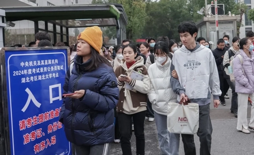 В Китае повысили предельный возраст для приема на госслужбу