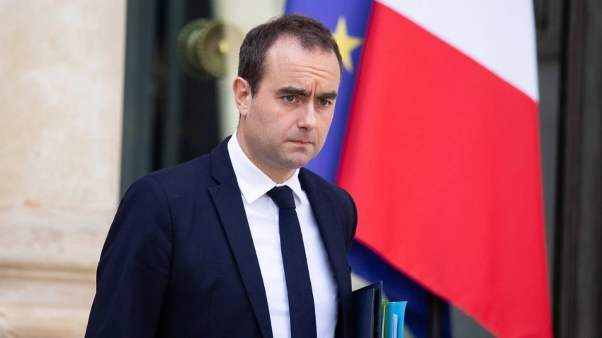 Парламент Франции не принял вотумы недоверия правительству. Себастьен Лекорню остается премьером