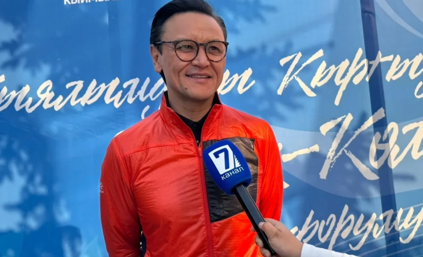 Альпинист Эдуард Кубатов готовится к восхождению на Канченджангу