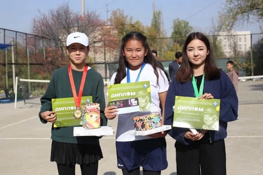 В Бишкеке завершился турнир по теннису памяти Акиньшина