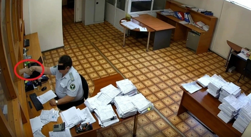 ГКНБ задержал сотрудников таможни "СЭЗ Бишкек"