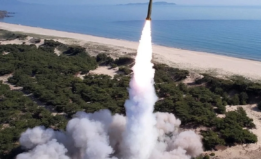 КНДР запустила баллистическую ракету