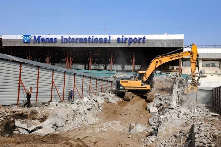 Аэропорт "Манас" разрешил некоторым категориям пассажиров заезжать на закрытую парковку