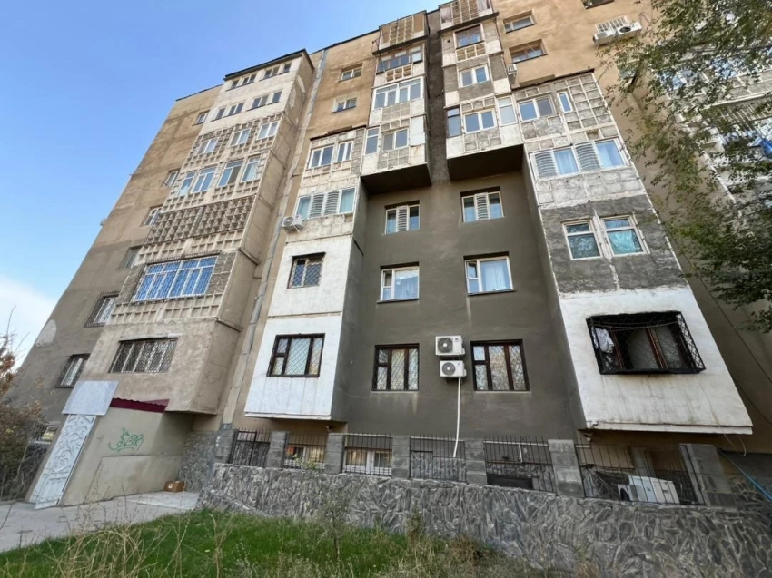 Жители Кок-Жара пожаловались на незаконную перепланировку. Стройку приостановили