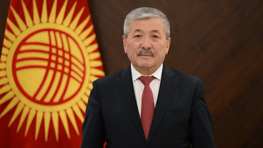 Глава кабмина поздравил дипломатов с профессиональным праздником