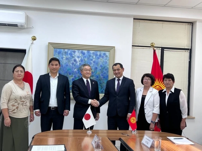 Япония профинансировала поставку медоборудования для регионов Кыргызстана