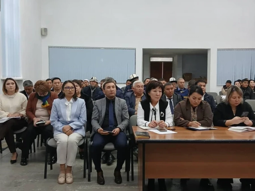 Госслужащих в Чуйской области предупредили о невмешательстве в выборы