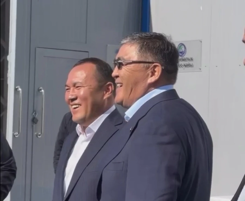 Мэр Манаса хотел уйти в отставку, но глава ГКНБ не отпустил его