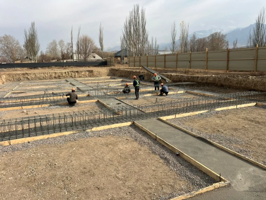 В селе Кок-Жар Кочкорского района строится новый детский сад на 120 мест