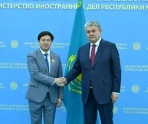 Послу Кыргызстана в Казахстане Дастану Дюшекееву вручили орден «Достык» II степени