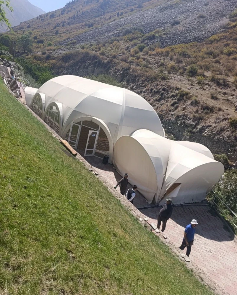 Минстрой демонтировал незаконно построенный навес на территории Jannat Resort