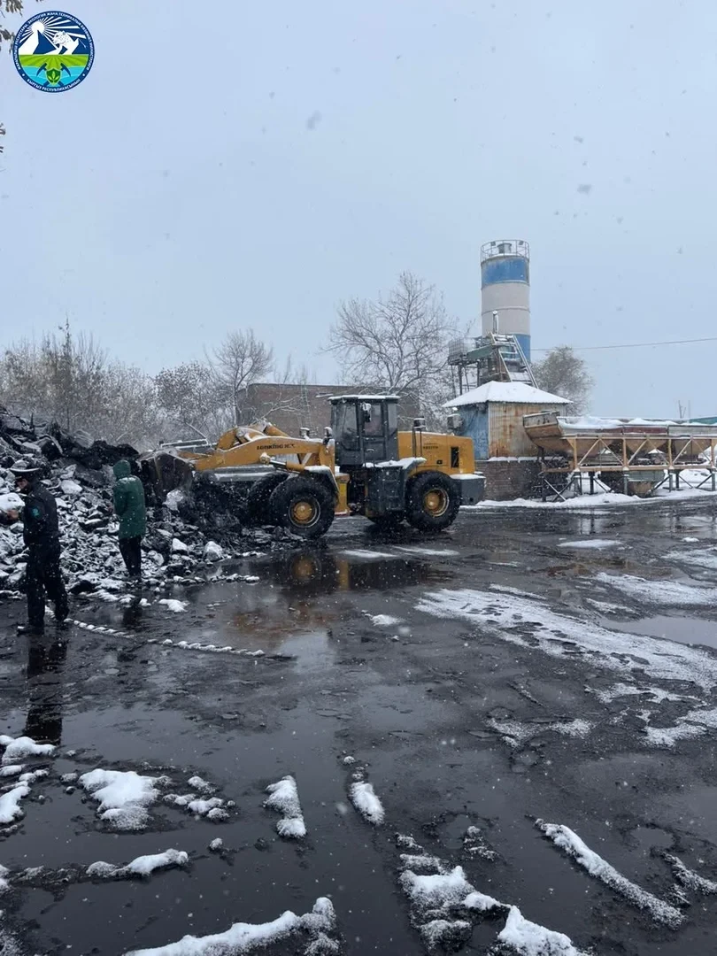 В Бишкеке провели рейд на предмет продажи рассыпного угля