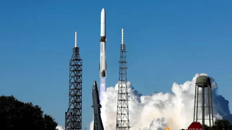 Компания Джеффа Безоса запустила ракету со спутниками к Марсу