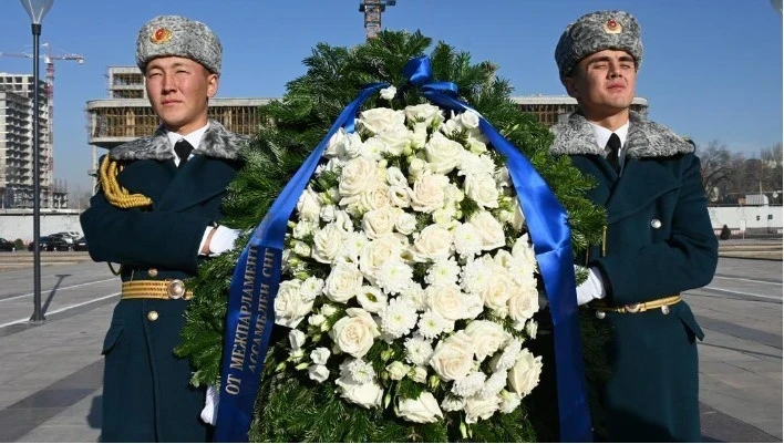 Делегация наблюдателей от Межпарламентской ассамблеи СНГ возложила цветы к Вечному огню