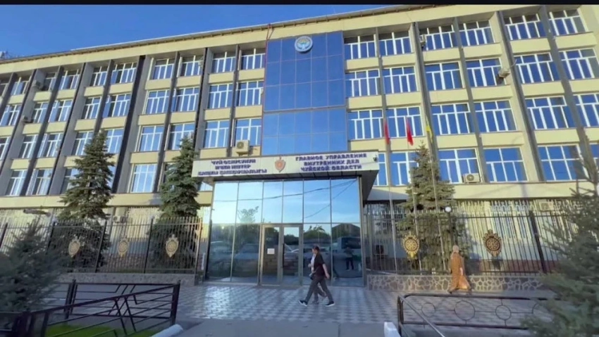 В Сокулукском районе расследуют вымогательство среди учеников сельской школы