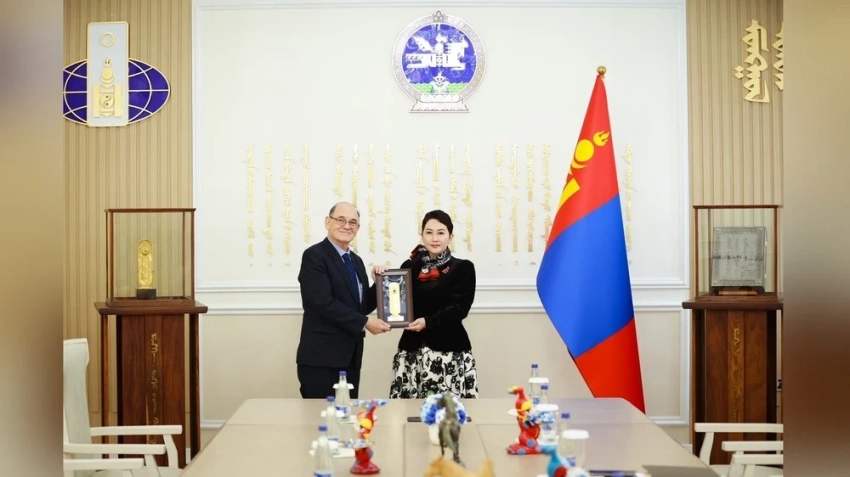 Батцэцэг приняла посла Кубы, чтобы попрощаться