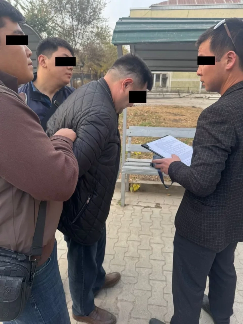 В Оше задержали адвоката за вымогательство