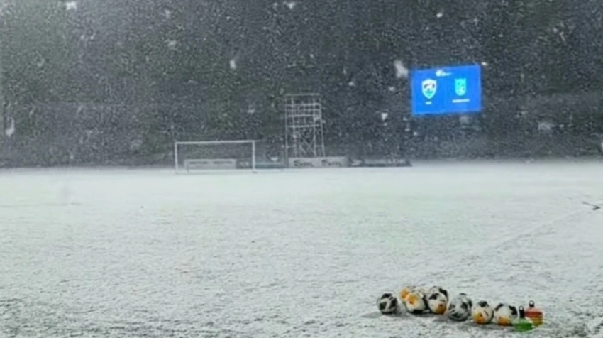 Футбольный матч в Караколе отменён из-за сильного снегопада