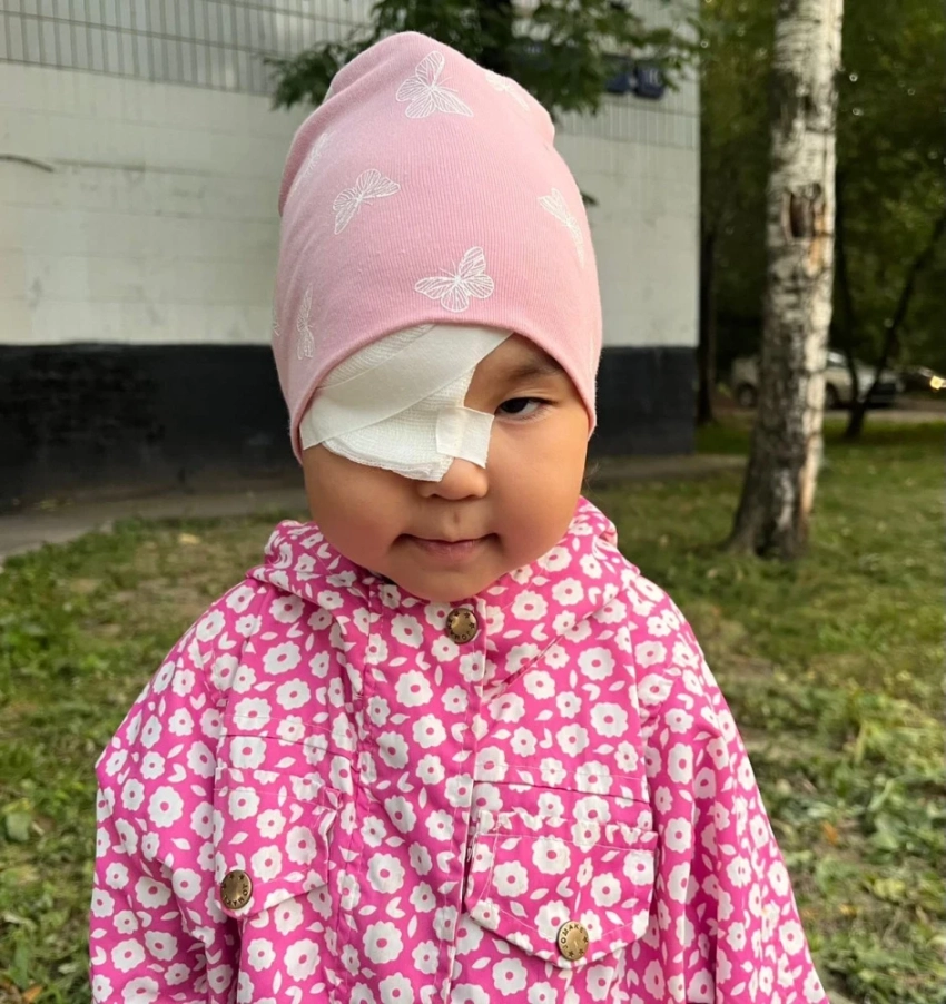 У Аиши редкое заболевание. Девочке срочно нужна помощь, чтобы сохранить зрение