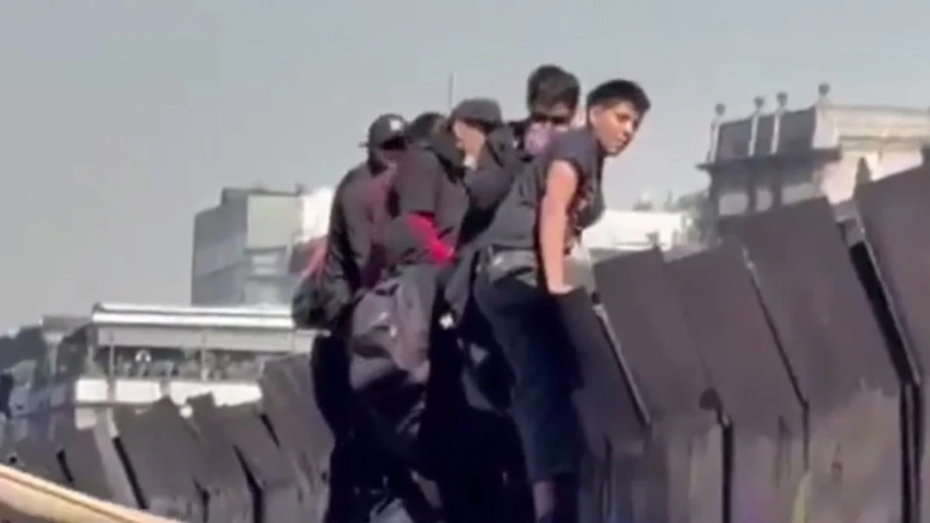 Поколение Z вышло на протесты в Мексике: произошли столкновения с полицией, президента обвинили в связях с картелями