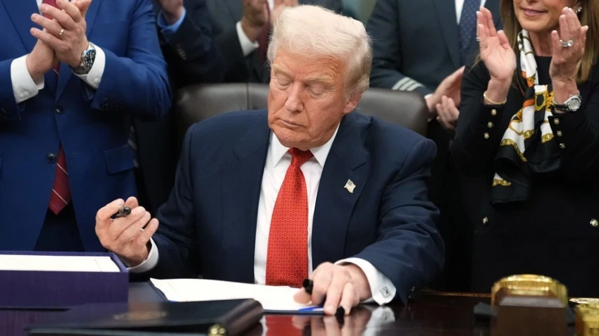 Трамп подписал закон о публикации всех материалов по делу Эпштейна