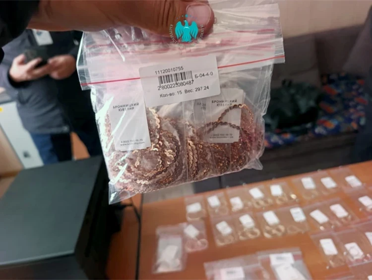 Пресечена попытка незаконного ввоза золотых изделий в Кыргызстан