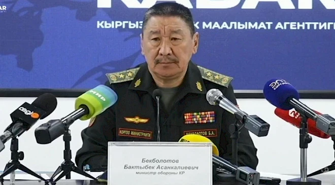 Освобождены от занимаемой должности секретарь Совбеза и первый замглавы ГКНБ Кыргызстана