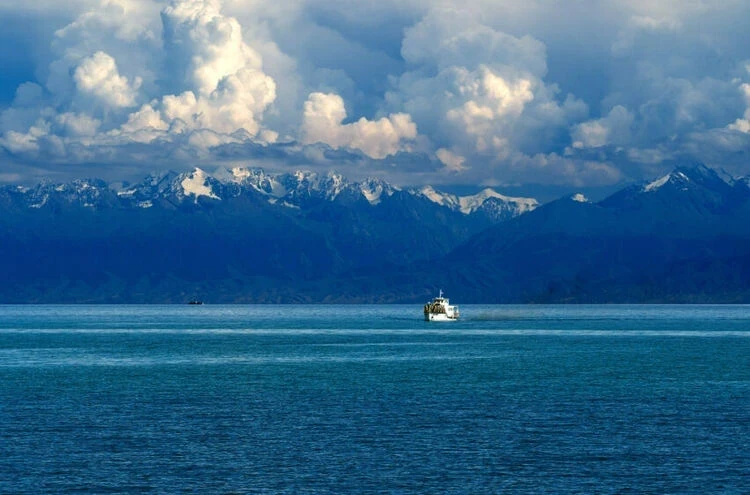 Кабмин утвердил концепцию устойчивого развития Иссык-Куля