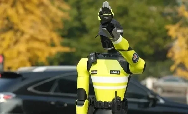 «Робокоп» вышел на службу в Китае