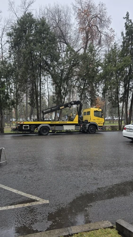 "Эвакуировали только легковушки". Горожанин жалуется на выборочный подход УПСМ