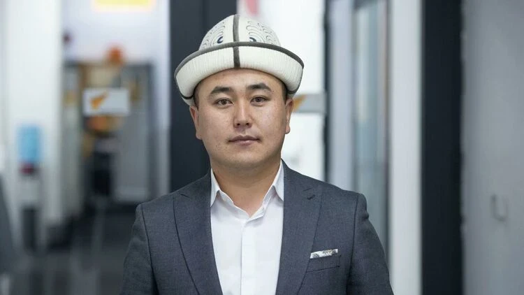 Скандал в театре «Манас». Директор временно отстранен от должности